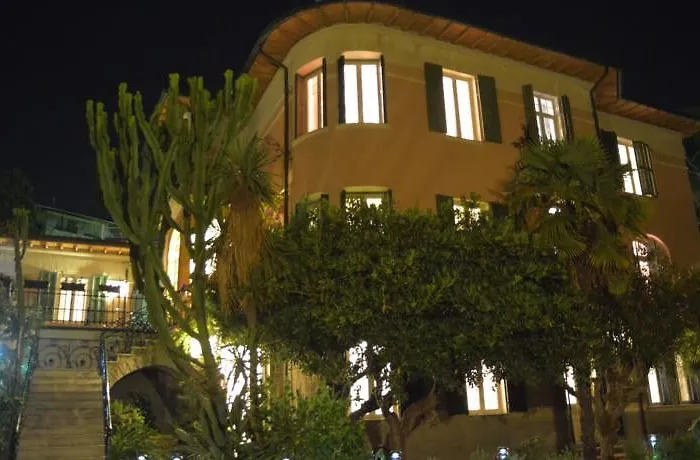 Hotel La Scogliera 3*